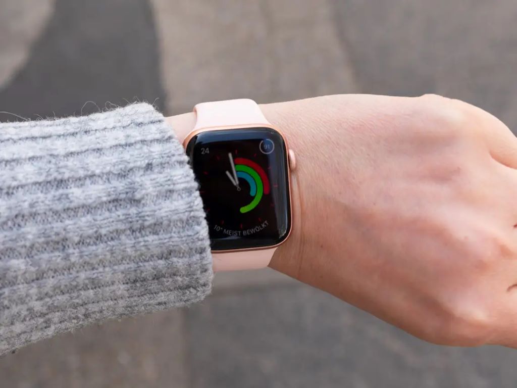 What is the best way to clean an Apple Watch strap