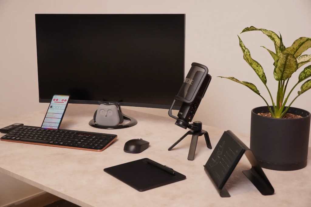 Seven Tech Gadgets You Must Have at Home